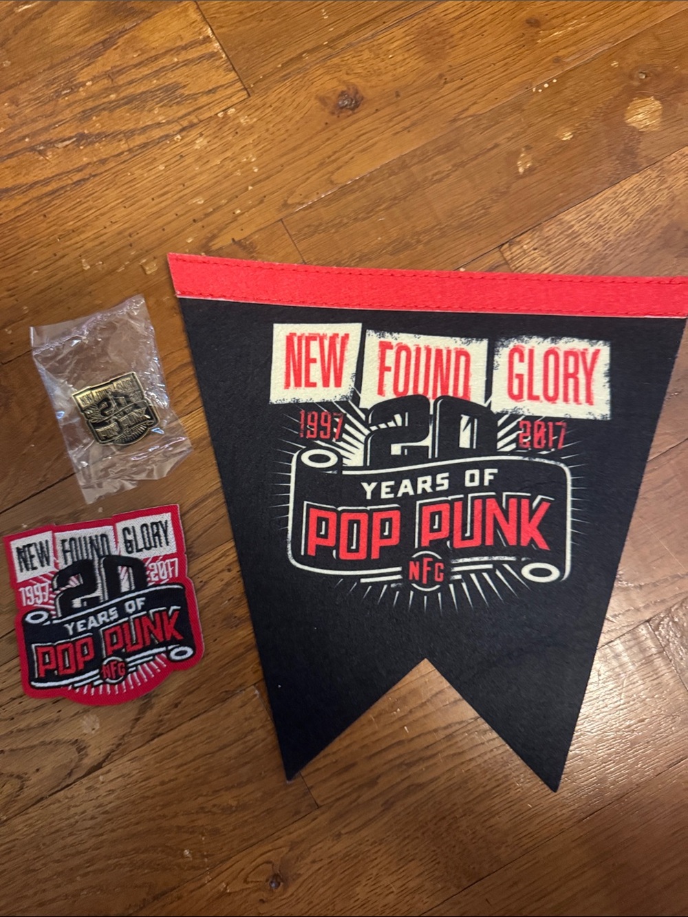 New Found Glory '20 Years of Pop Punk' Pennant, patch and pin